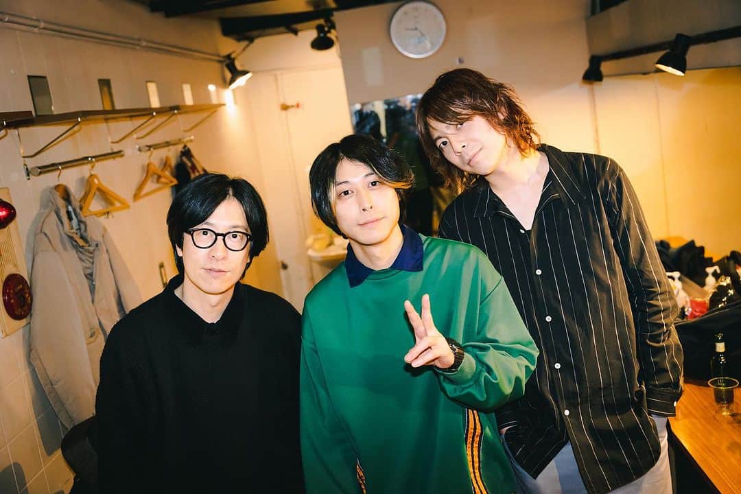 宍戸翼のインスタグラム：「230130 O-nest NEIGHBORHOOD #10  しょっぱなカバー二曲。しっかり緊張しちゃった日だったような、それが写真にも残ってるような、、😗最高でした。」