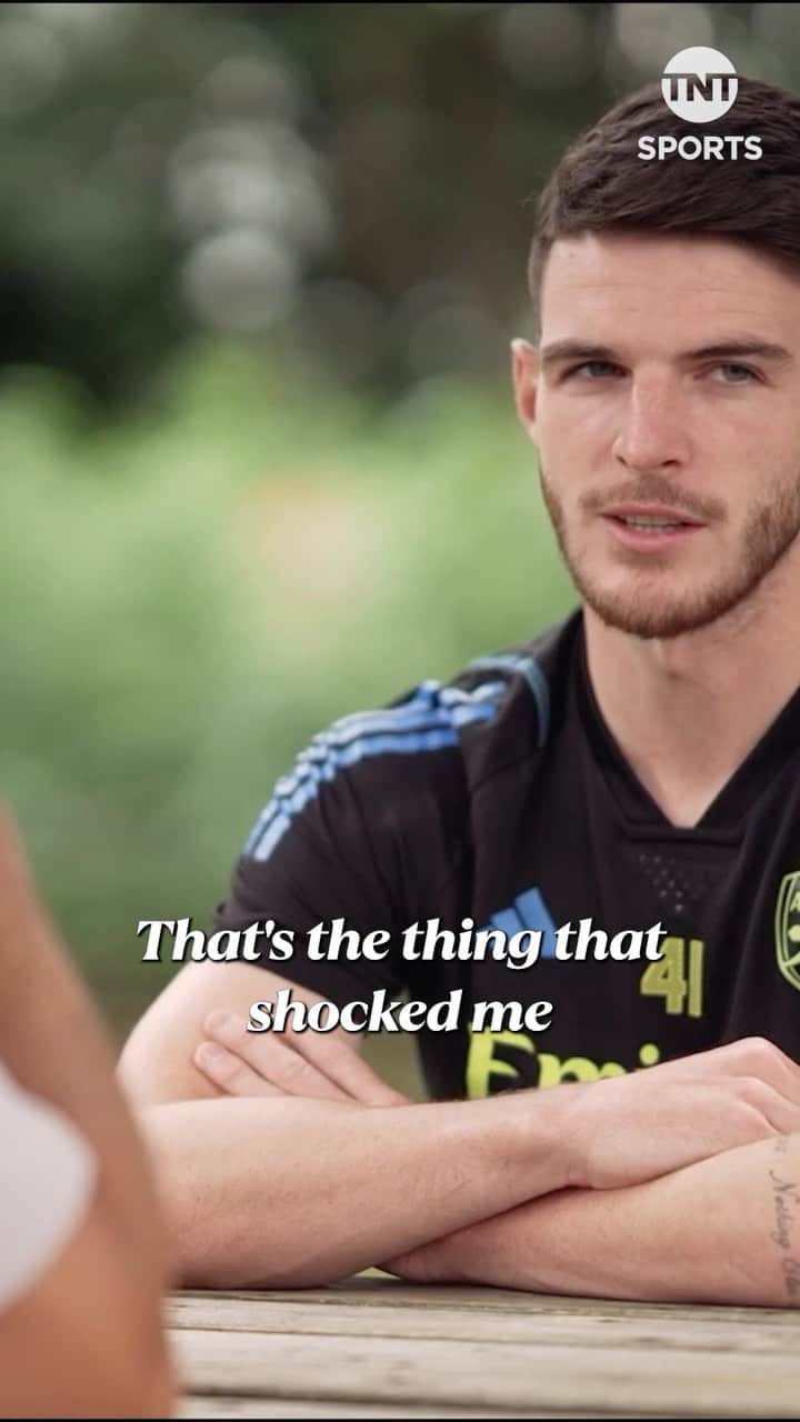 リオ・ファーディナンドのインスタグラム：「Declan Rice speaks about what drew him to join Arsenal 🔴⚪️」