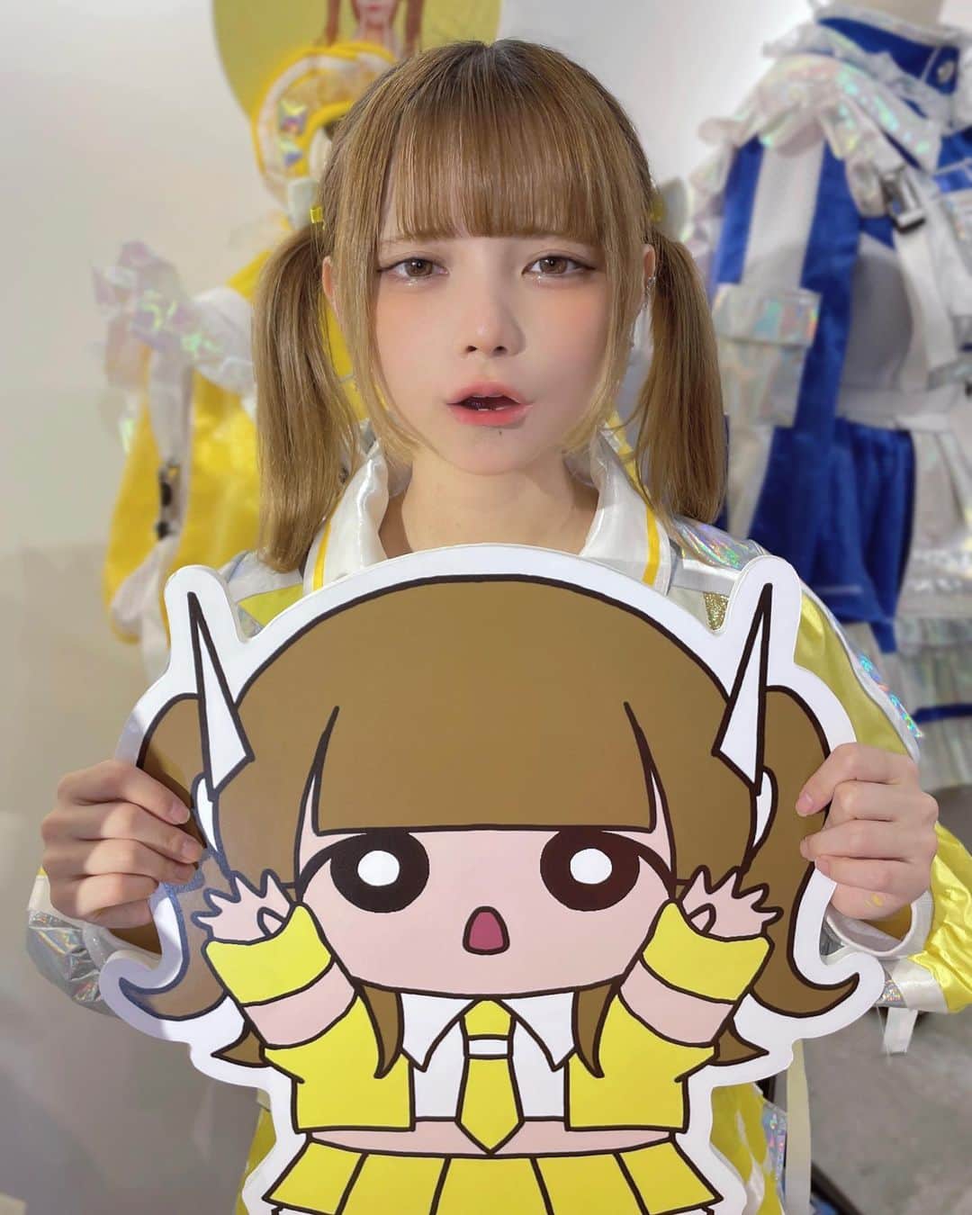 眠岸ぷりんのインスタグラム：「私二人いる、、、」
