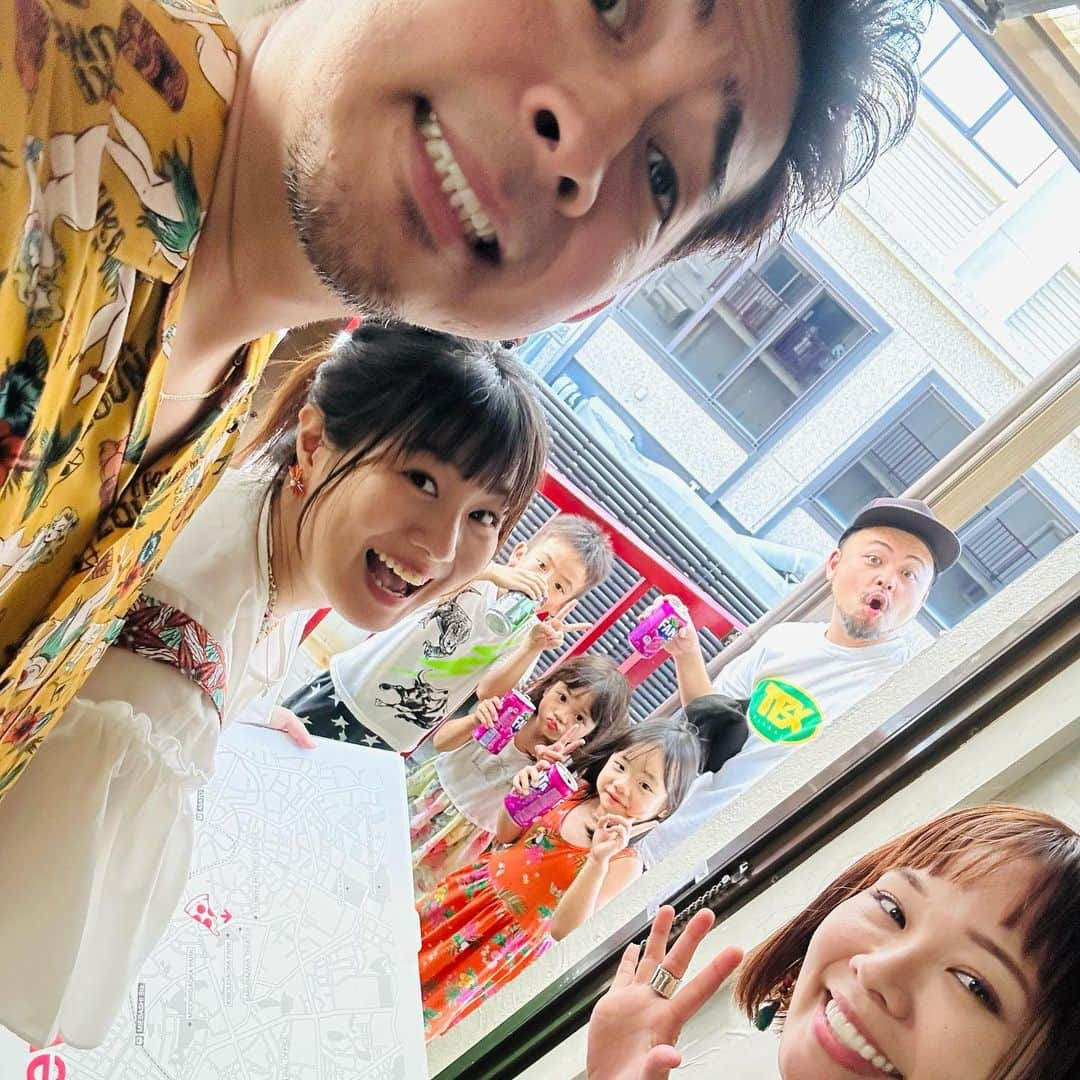 MAIKO さんのインスタグラム写真 - (MAIKO Instagram)「遅くなりましたが…!!!! 8/13(日)沖縄バンドLIVE来てくれたみんなありがとう〜🥰❤️‍🔥 久しぶりのバンドやっぱり最高だたん🥁🌈  本当にたくさんの人に支えられてるなぁと改めて感じた時間でした🙏❤️‍🔥❤️‍🔥❤️‍🔥 いつもありがとう🥰 これからも一緒にわくわくする事やっていこうね〜🌈💜💜💜  次は10/14(土)神奈川でワンマンLIVEするから関東のみんな会えるの楽しみにしてるよーー🥁❤️‍🔥❤️‍🔥  #sevenoops #みんなありがとう❤️‍🔥 #スペシャルスタッフはるしゃ感謝🙏✨ #カメラマン兼スタッフKAZUもありがと🥲✨ #ごめん写真なかった😇」8月17日 23時43分 - maiko_oops