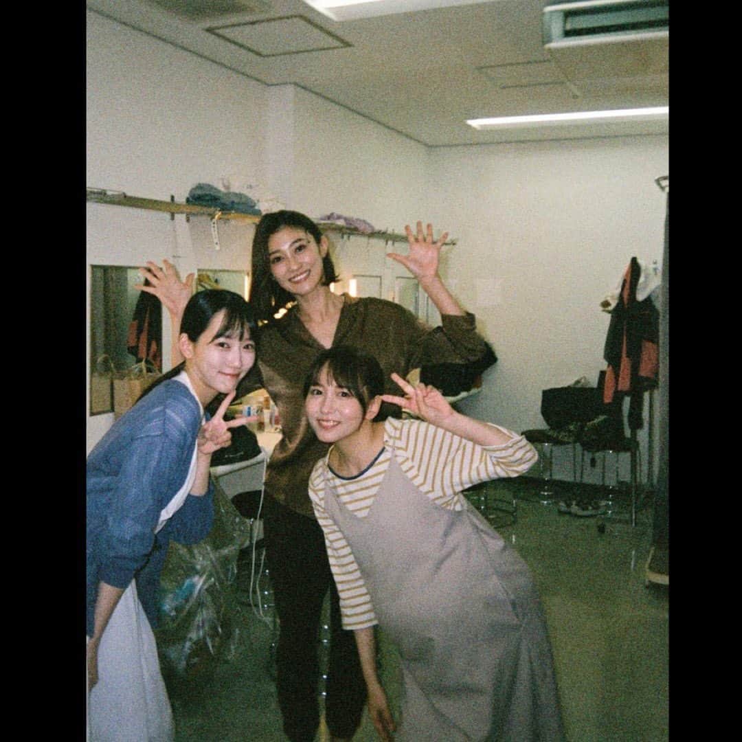 のインスタグラム：「🎞️ 　 ゆらのが撮ってくれた思い出たち。  あとのこり3日🧂 特別な夏の思い出作りましょっ。  #呪怨thelive」