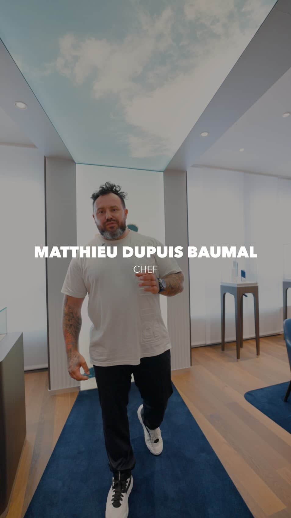 ゼニスのインスタグラム：「Horology and gastronomy, two worlds that have more in common than you might think. Our friend and Michelin star chef Matthieu Dupuis Baumal recently paid a visit to the Manufacture in Le Locle to discover what went into making his watch, and to try his hand at watchmaking. His dexterity and precision were on point!」