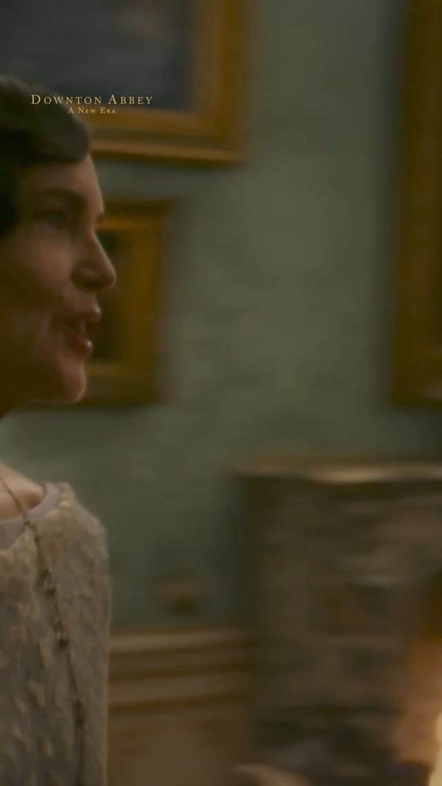 ダウントン・アビーのインスタグラム：「There's nothing like a little sisterly love. #DowntonAbbey」