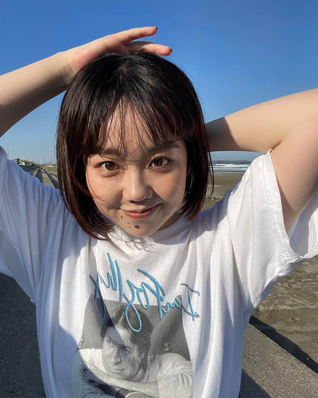 佐藤優萌さんのインスタグラム写真 - (佐藤優萌Instagram)「風と前髪の一騎打ち、前髪惨敗」8月18日 0時04分 - 7827__me