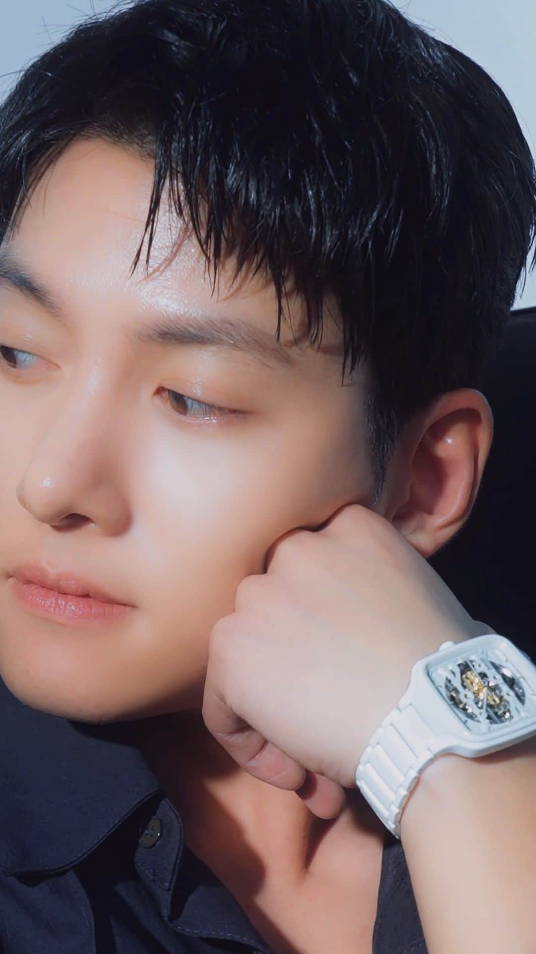 ラドーのインスタグラム：「Elegance personified, and excellence redefined. Just like Ji Chang-wook's performances, the True Square Skeleton displays unparalleled artistry. The exposed mechanism reveals the intricate dance of time, a testament to Rado's timeless precision. Explore the collection and set apart from the ordinary.  #Rado #RadoAmbassador #RadoTrueSquare #RadoxJiChangWook #Skeletonwatch #Feelit」