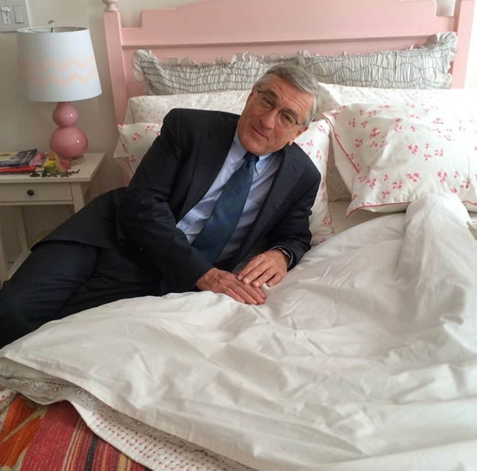 ナンシー・マイヤーズのインスタグラム：「Happy Birthday Bob! One day while getting ready to shoot a scene in the little girls room in THE INTERN I asked Bob if I could take his picture. He was just the greatest to work with.  Every day, all day long, he was always all about the movie. And needless to say, so brilliant. ❤️ Happy Birthday! ❤️」