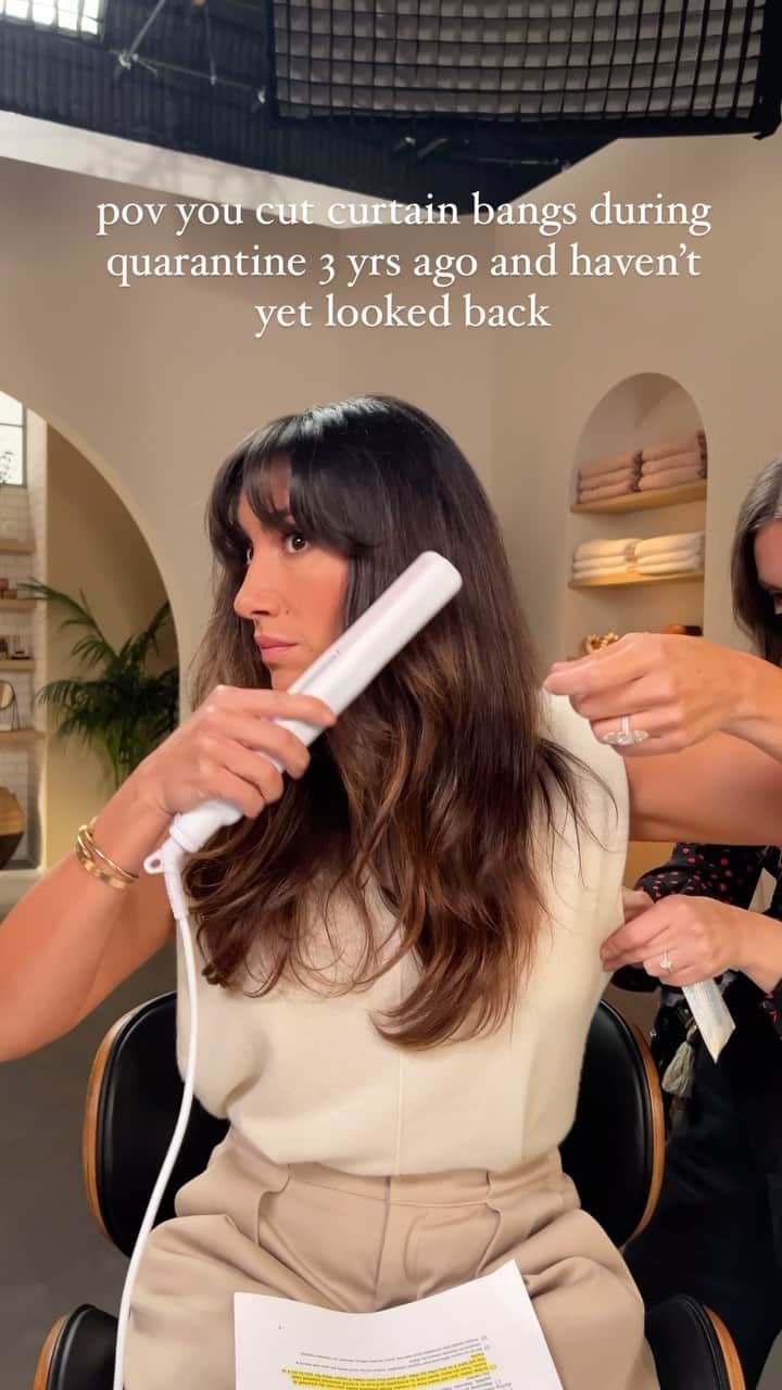JEN ATKINのインスタグラム：「if loving curtain bangs is wrong i dont wanna be right…. ps i’ve been keeping our @mane_____ flat iron a secret since the @masterclass shoot last year🫣」