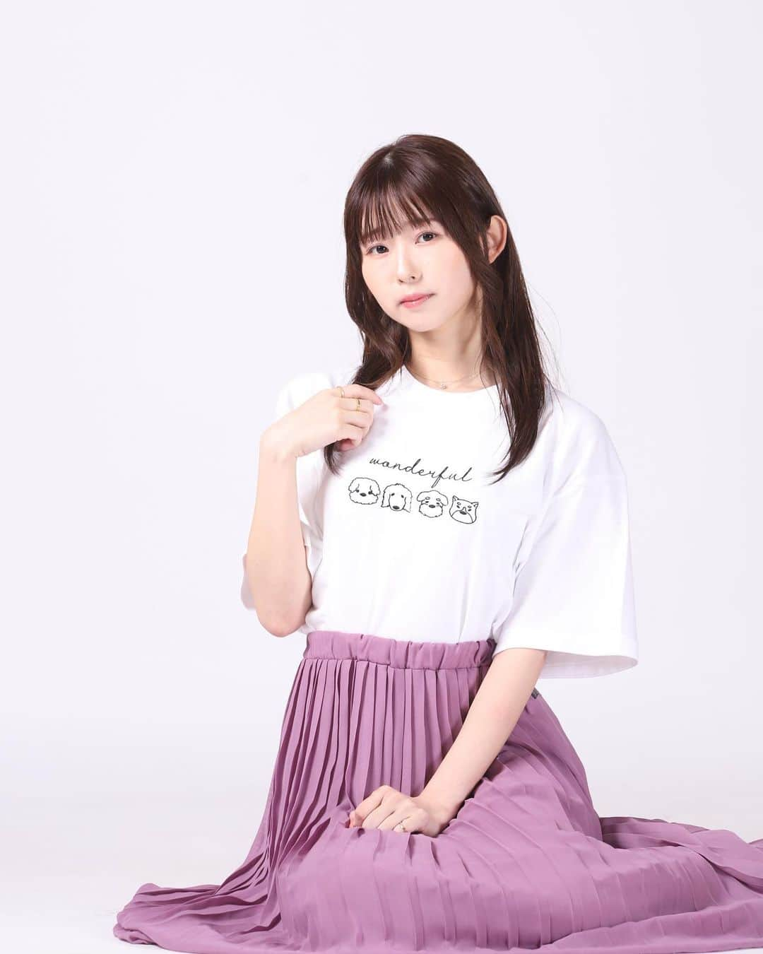 熊沢世莉奈のインスタグラム：「⁡ 熊沢世莉奈×LIVERTINE AGE コラボ商品 ⁡ Tシャツ:WHITE ⁡ 🌟完全受注生産！ ⁡ 🌟8/25(金)23:59まで受付中！  #livertineage #熊沢世莉奈 #コラボ商品」