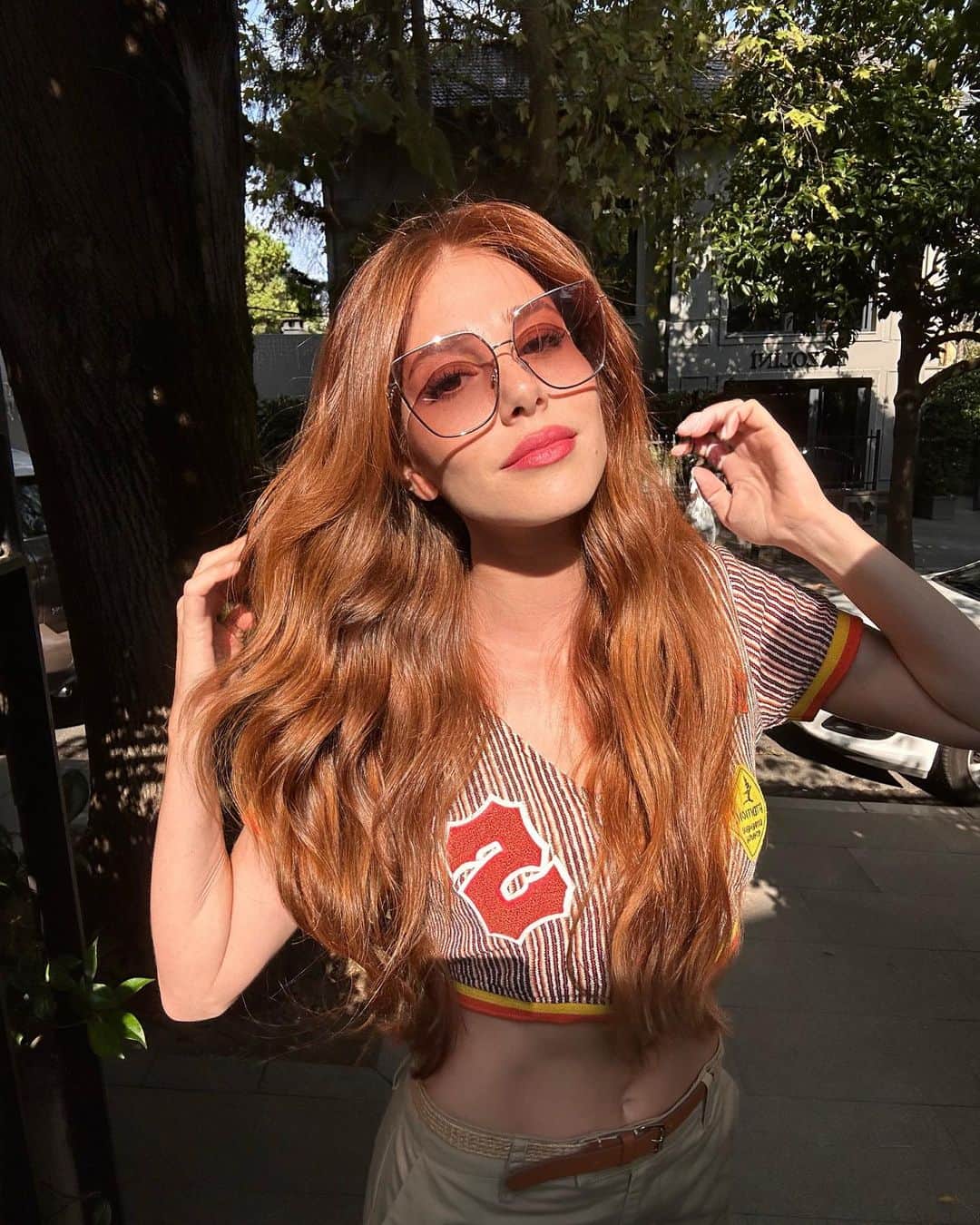 Elcin Sanguのインスタグラム：「🍀」