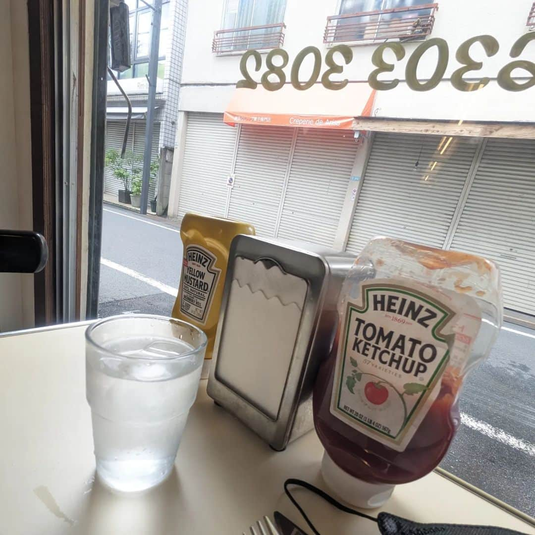 山下晃和さんのインスタグラム写真 - (山下晃和Instagram)「【BREAKFAST】先日、東急東横線の祐天寺駅からすぐのALLEY CATSで朝ごはんを食べてきました  夏は食欲がガタ落ちするんで、美味しいモノを食べに出かけることが重要なのかもしれません  8:00a.m〜 開いているのも良き（木曜定休）   #breakfast #朝食 #祐天寺 #Yutenji #keboz #atmos #沼ERA部 #NUMaera #メガネ #タンパベイレイズ #raysup💥  #tampabayrays #東横線 #街 #city #シティボーイ #旅 #街旅 #旅してますか」8月18日 0時37分 - travel_akikazoo