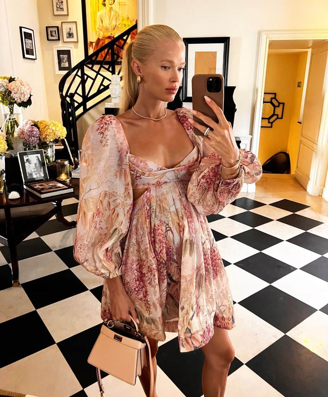 ヴィタ・シドルキナのインスタグラム：「Some of the unpostes vacation looks 🤍  Linked in my “AUGUST links” story highlights  (first dress is from 4 years ago, so I tried to link something similar)   #vitasidorkina #vitasidorkinastyle #summerstyle #zimmermanndress #pregnancystyle」