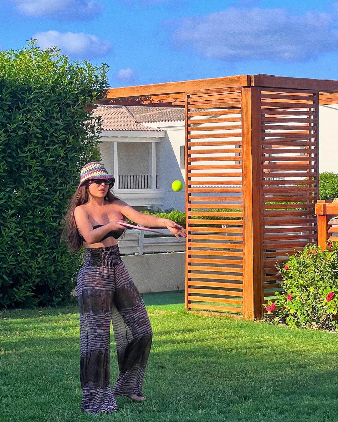のインスタグラム：「Photo Dump ☀️ 🍦 💦✨🌈☘️🥗🍡  #haifawehbe」