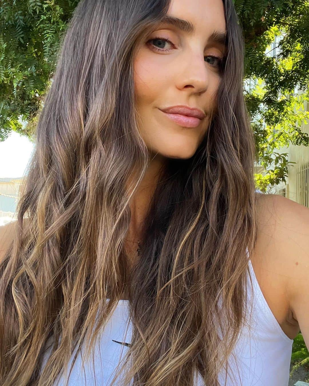 Kirsty Godsoさんのインスタグラム写真 - (Kirsty GodsoInstagram)「The highlight of summer? Me! 🥰 hair still thriving thanks to @garnierusa #GarnierPartner I used the Garnier Olia Highlights kit in shade HO3 for the perfect summer lift to my hair. Powered by oils and kaolin clay, leaving your hair nourished and shiny with no ammonia or silicones. The best part? You can do it at home yourself and Garnier is approved by Cruelty Free International under the Leaping Bunny program! Try it @cvspharmacy ✨」8月18日 0時49分 - kirstygodso