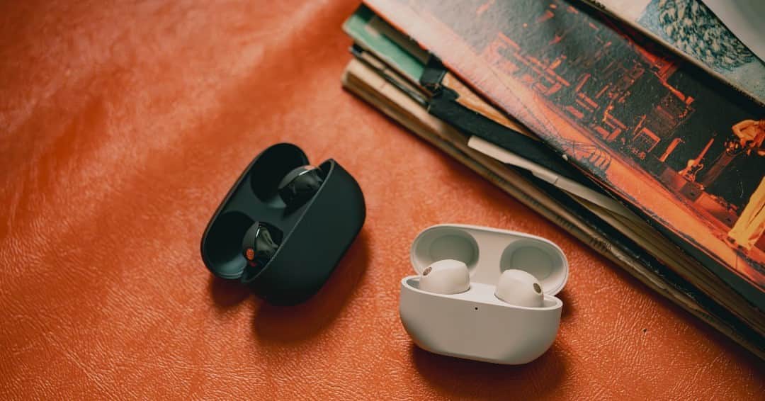 sonyさんのインスタグラム写真 - (sonyInstagram)「An earbud that looks good and sounds good👂 The WF-1000XM5 noise canceling earbuds. #SonyHeadphones #ForTheMusic」8月18日 0時54分 - sonyelectronics
