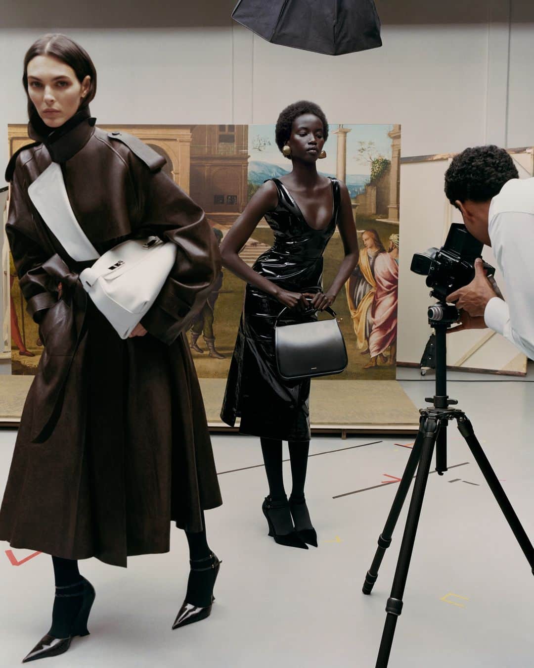 サルヴァトーレ・フェラガモのインスタグラム：「Through participation and collaboration people can achieve self-expression. #FerragamoNewRenaissance ​  @Vittoria and @anokyai  pose for the #FerragamoFW23 campaign against Francesco Granacci, 1515 ca.. By permission of the Ministry of Culture – Gallerie degli Uffizi. Discover more at the link in bio. ​  Campaign Concept and Creative Direction @ferdinandoverderi​ Lensed by @tylersphotos」