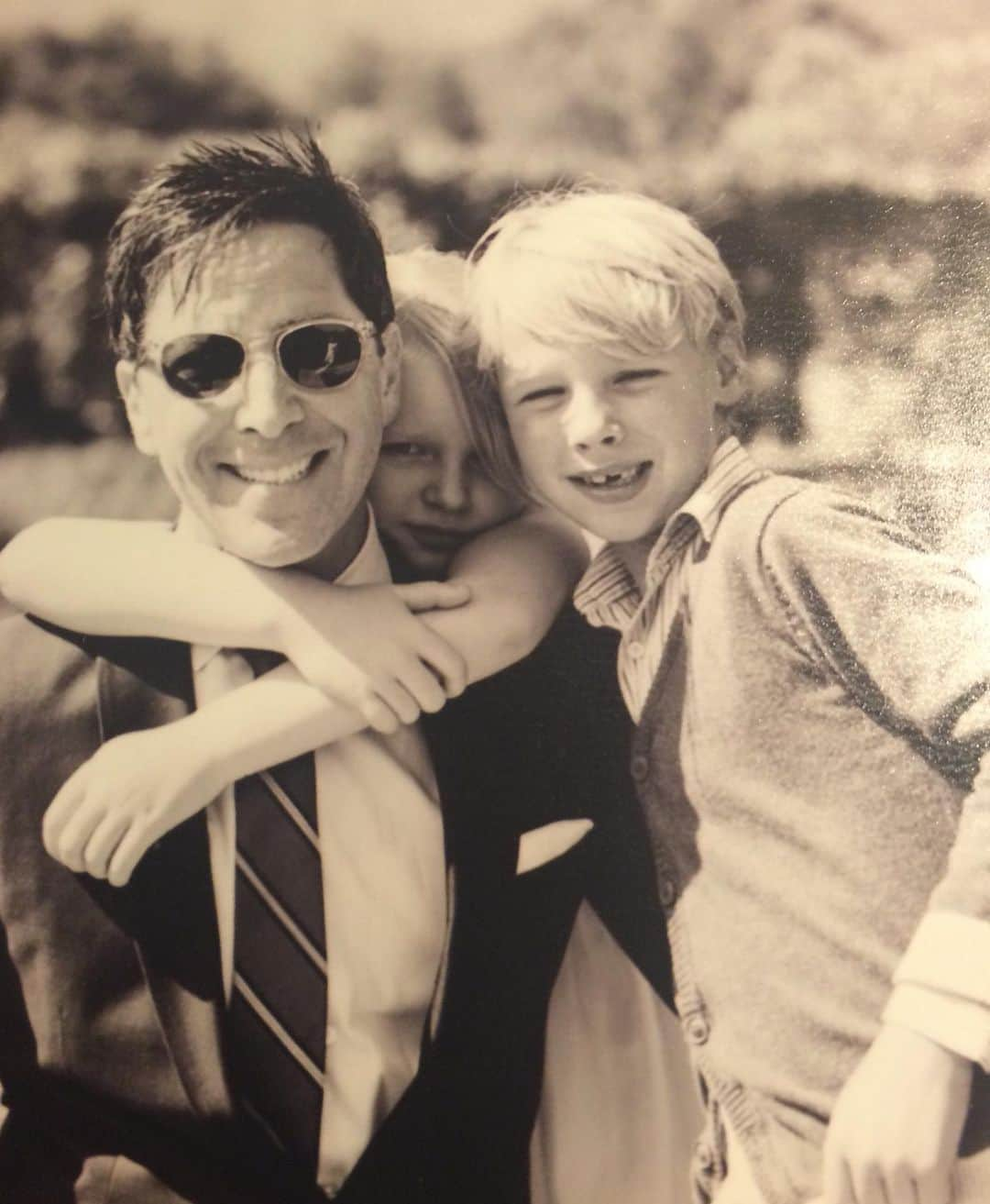 ダン・ブカティンスキーのインスタグラム：「Thinking back on the Dad I was … and the kids they were. “What to expect when you’re expecting”? They grow up!   #parenthood #lifeisshort #daddy #dad #dadlife #lgbtq #kids #teens #father #kids #kid #timelapse #time #timeflies #age #parenthood」