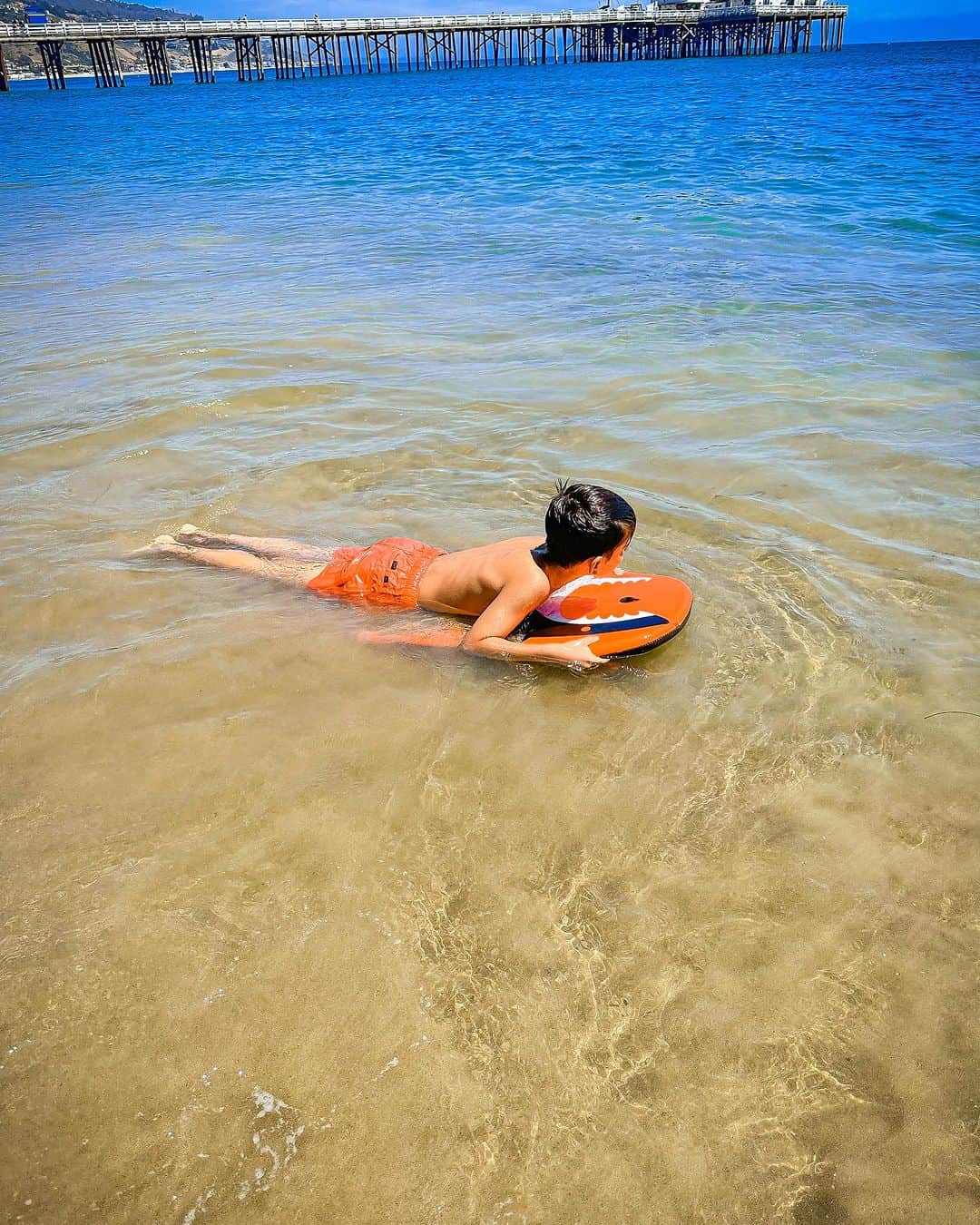 アレハンドラ・エスピノーザさんのインスタグラム写真 - (アレハンドラ・エスピノーザInstagram)「Cuando el día esta de playa pues se va a la playa😬( en verdad el agua estaba congelada 😂)」8月18日 1時34分 - alejandraespinoza