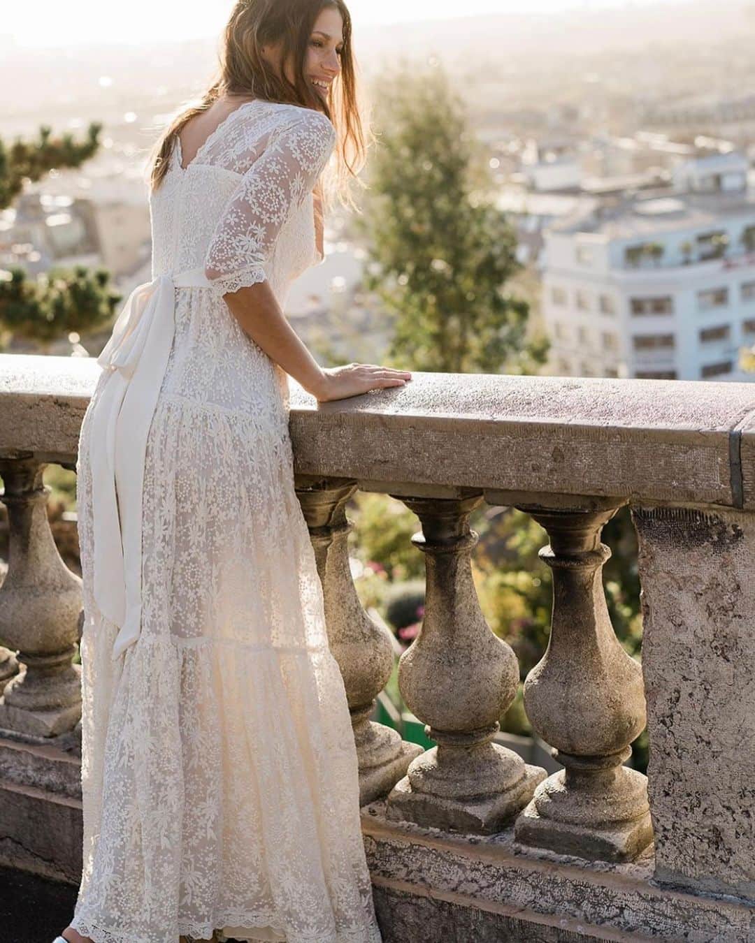 カイトアンドバタフライさんのインスタグラム写真 - (カイトアンドバタフライInstagram)「Dresses made forever🤍   The Love dress included in our summer sale!   Photographed on a beautiful morning in Montmartre, Paris. The sun shining brightly🤍visit us online or message k&b😘  #summersale #love #parisbride #bridalfashion #laceweddinggown #sale #shoplocal #wedding #robe #robedemariee #france #weddingdress #engaged」8月18日 1時46分 - kiteandbutterfly