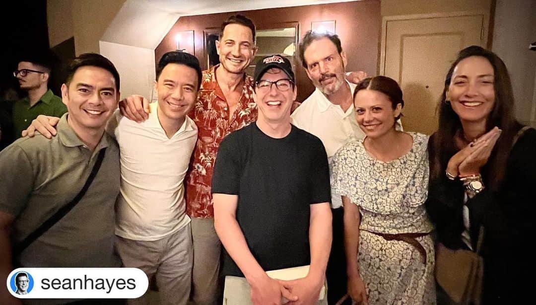 レジー・リーのインスタグラム：「#TBT to having the privilege of experiencing our friend/boss/all-around wonderful human being @seanhayes ‘s brilliant, heart-wrenching, witty, transformational performance in #GoodNightOscar on Broadway. Thank you for an absolutely memorable night with this family.  If you haven’t seen it yet… RUN don’t walk. You have exactly 10 days left before the end of their run. Thank you @imtoddmilliner and @scotticenogle for making all this happen. And a big and well-deserved congrats to @seanhayes for your #TonyAward ! 🏆⭐️⭐️❤️@bryangeli  @mrsasharoiz @realbreeturner @clairecoffee #SilasWeirMitchell   #Repost @seanhayes with @get.repost ・・・ What an absolute treat it was to see cast members from my company’s TV show, “Grimm”, come check out “Good Night, Oscar”, last night. It was so great to see this talented group again. ❤️ #Grimm #GoodNightOscar #ReggieLee #SashaRoiz #SilasWeirMitchell #ClaireCoffee #BreeTurner」