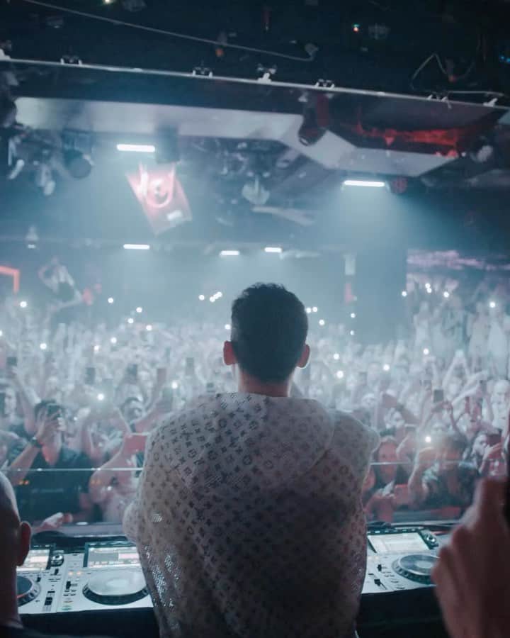アフロジャックのインスタグラム：「gracias barcelona!!! it was insane last night at @opiumbarcelona 🙌🏼🙌🏼🙌🏼」