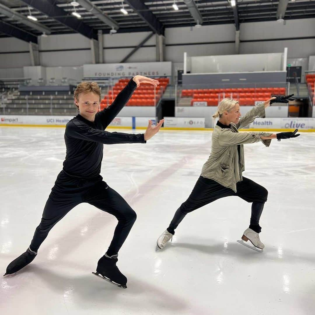 イリア・マリニンさんのインスタグラム写真 - (イリア・マリニンInstagram)「Back in July, I was working on 2023/24 programs with choreographer @shae_lynnbourne. Here are short previews of both. Are you excited?  Music for the short program - Malaguena by Roni Benise.  Music for the free program - Succession (soundtrack) by Nicholas Britell.  #figureskating #music #choreographer #freeprogram #shortprogram #usfigureskating #isufigureskating @nicholasbritell @succession @hbo」8月18日 2時11分 - ilia_quadg0d_malinin