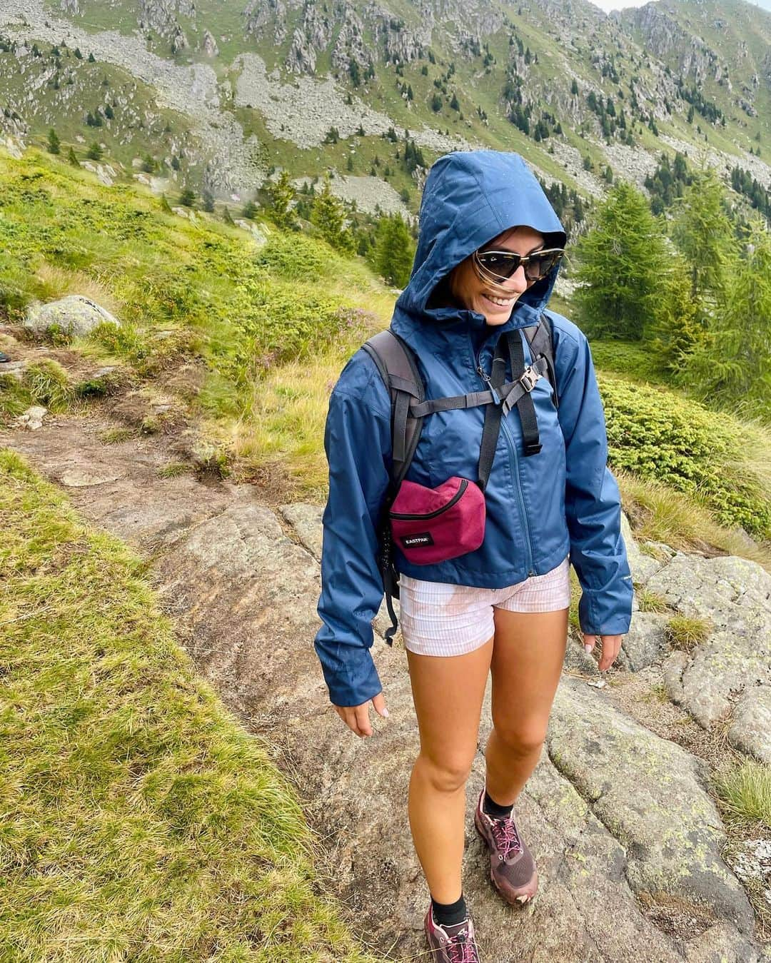 ララ・モリさんのインスタグラム写真 - (ララ・モリInstagram)「📍Giro dei 5 laghi, Madonna di Campiglio. 🦮🥾🗻✨🌦️🩵」8月18日 2時18分 - larina26