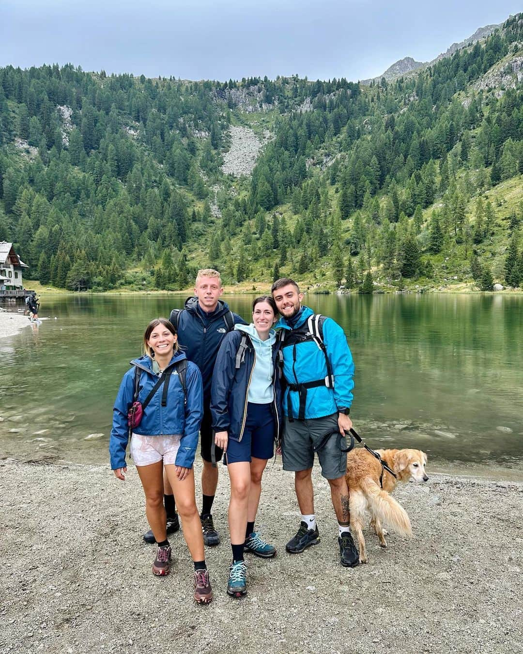 ララ・モリさんのインスタグラム写真 - (ララ・モリInstagram)「📍Giro dei 5 laghi, Madonna di Campiglio. 🦮🥾🗻✨🌦️🩵」8月18日 2時18分 - larina26