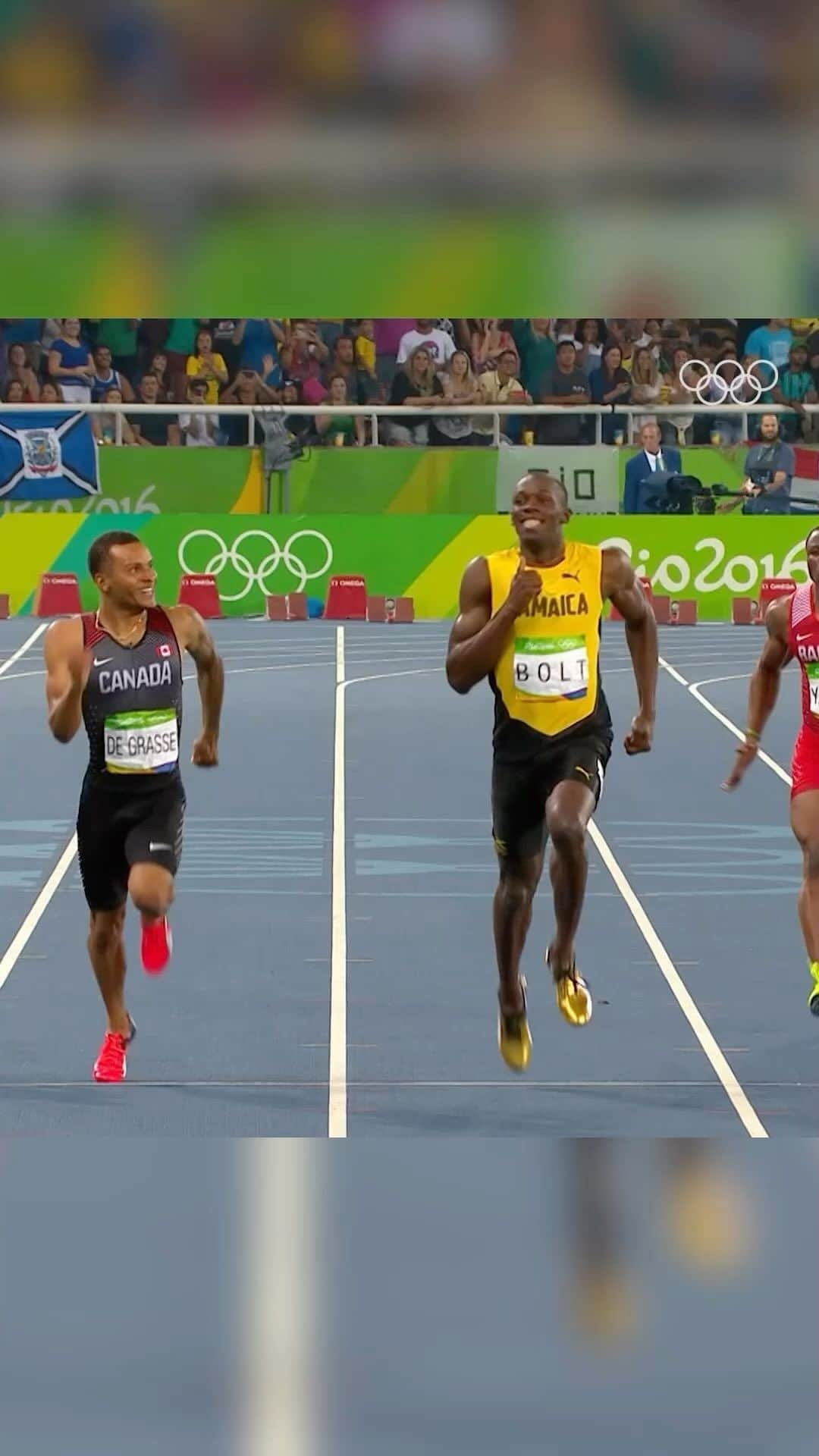 ウサイン・ボルトのインスタグラム：「Aww, cute! 🔥  Throwback to 7️⃣ years ago today when Usain Bolt and Andre De Grasse made the world smile at #Rio2016.」