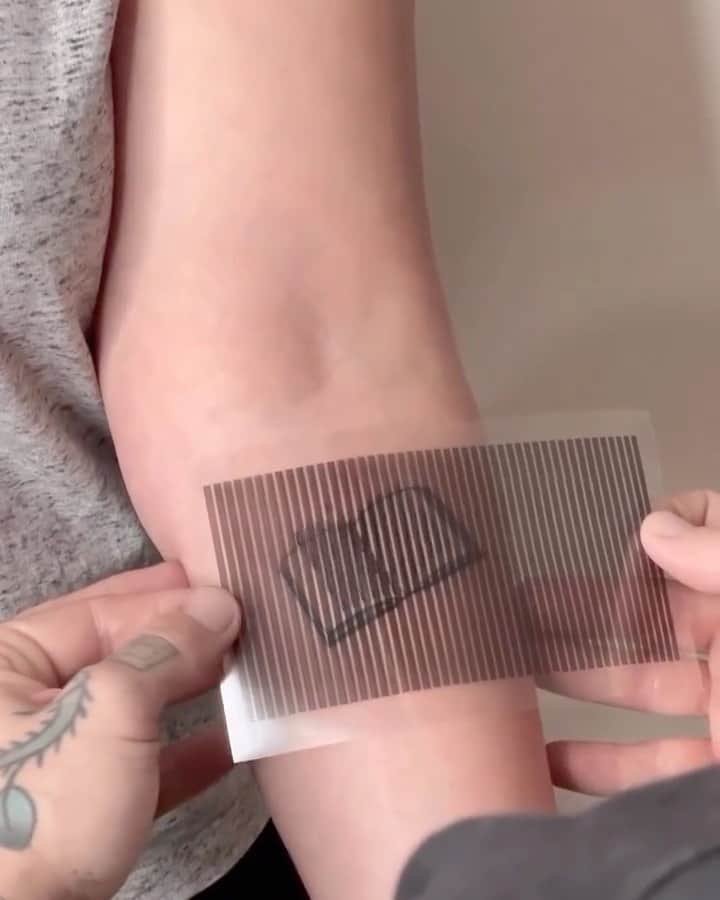 StreetArtGlobeのインスタグラム：「Impressive motion tattoos with @remybtattoo 🖤 Which one is your favorite? 🤷🏽‍♂️」