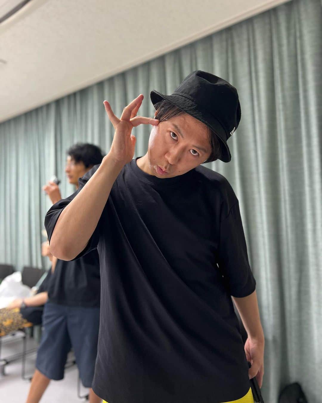 池田真一のインスタグラム：「同期のヤジマリー。 今日僕見てタグちゃん言うてから タグちゃんにシバいてもらう。」