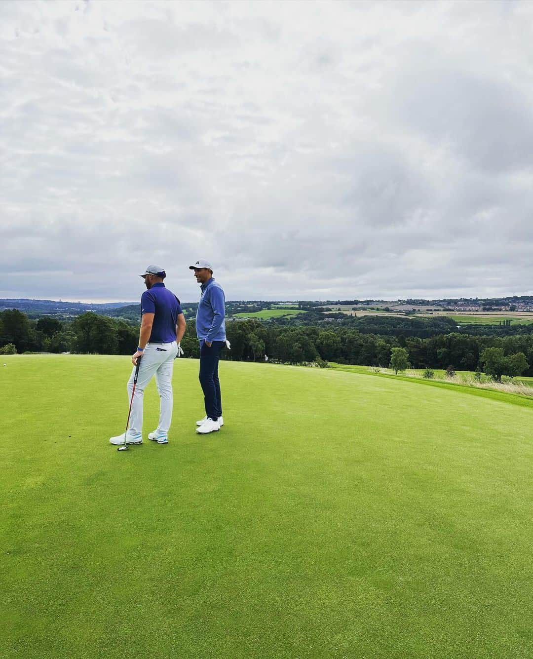 ジェイ・ボスロイドさんのインスタグラム写真 - (ジェイ・ボスロイドInstagram)「Thank you for inviting me to this great event @intseriesgolf . @closehousegolf what a fantastic course you’ve created.  It was an amazing experience playing in this Pro-am especially with @burmygolf, an outstanding golfer and great person ⛳️   #golf#golfer#adidas#LIV   @outtaboundzshow  @adidasgolf @taylormade_tour」8月18日 3時33分 - jaybothroyd