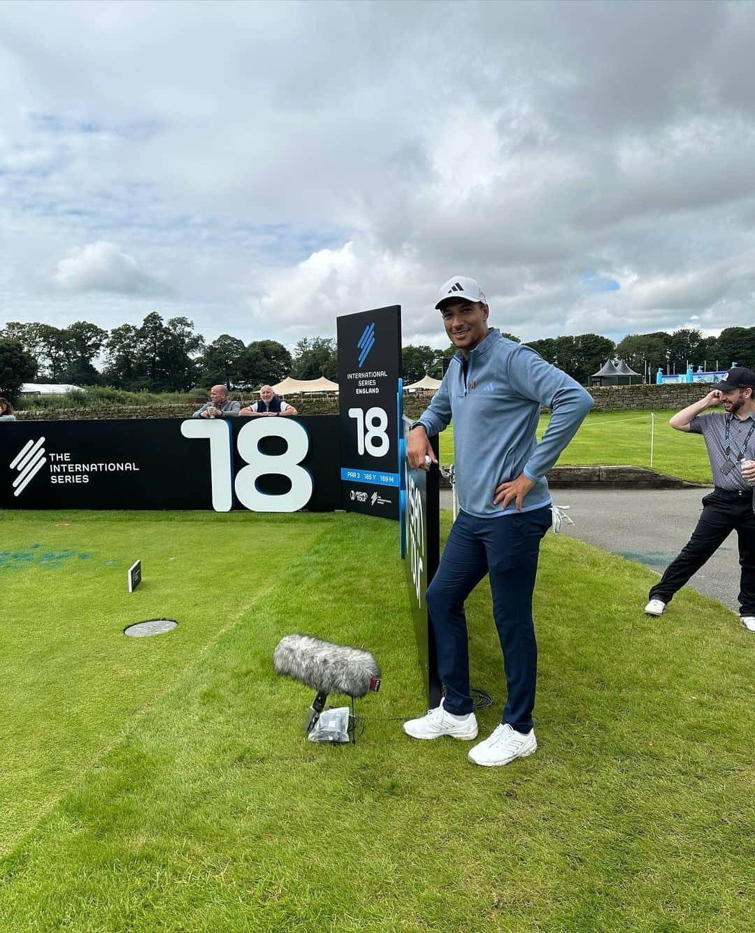 ジェイ・ボスロイドさんのインスタグラム写真 - (ジェイ・ボスロイドInstagram)「Thank you for inviting me to this great event @intseriesgolf . @closehousegolf what a fantastic course you’ve created.  It was an amazing experience playing in this Pro-am especially with @burmygolf, an outstanding golfer and great person ⛳️   #golf#golfer#adidas#LIV   @outtaboundzshow  @adidasgolf @taylormade_tour」8月18日 3時33分 - jaybothroyd