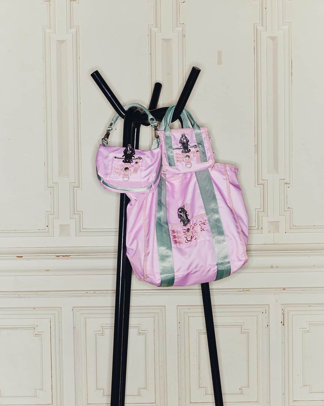 ジョージジーナ&ルーシーのインスタグラム：「Discover our latest handbag collection on our new webshop!  MI LA NO in pinker bell LIPSTICK & CONDOMS in pinker bell  SWEETS in pinker bell   Link in bio   #georgeginalucy #ggl」