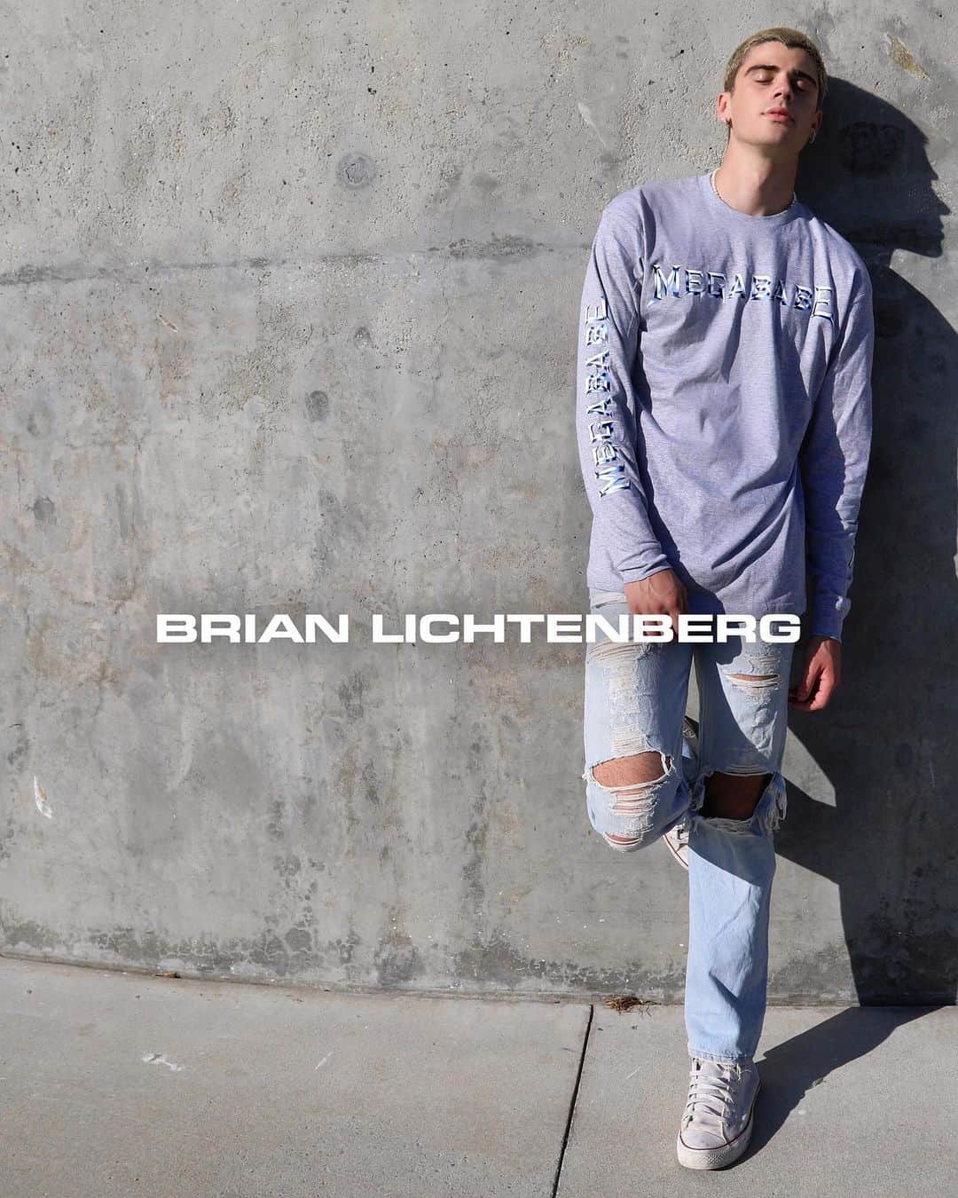 ブライアン・リッテンバーグのインスタグラム：「MEGABABEⒷ  LONG SLEEVE TEE   HUNTER PHOTOGRAPHED  AT VENICE BEACH   #BRIANLICHTENBERG」