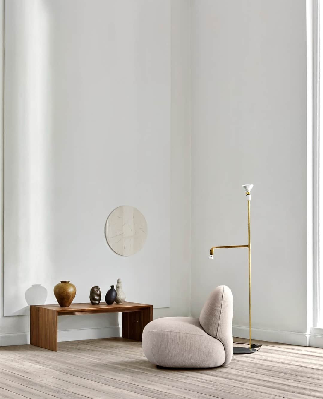 eilersenのインスタグラム：「A nice little corner with the Havana chair designed by Lab 15 and Kant table designed by Yuzuru Nishiyama.⁠ ⁠ ⁠ ⁠ Chair: Havana in Gravel 07 and Kant table in Walnut⁠ ⁠ ⁠ ⁠ ⁠ #eilersen #eilersenfurniture #myeilersen #enjoyaneilersen #Kant #YuzuruNishiyama #jensjuuleilersen #havana #pierresindre #homedecor #sofa #danishdesign #inredning #finahem #interiorlovers #interiordesign #modernliving #minimalism #nordiskehjem #nordicinspiration #nordicliving #craftsmanship #boligindretning #livingroominspo #boliginspiration  #hemindredning #schönerwohnen #nordicminimalism #designinspiration #throughgenerations」