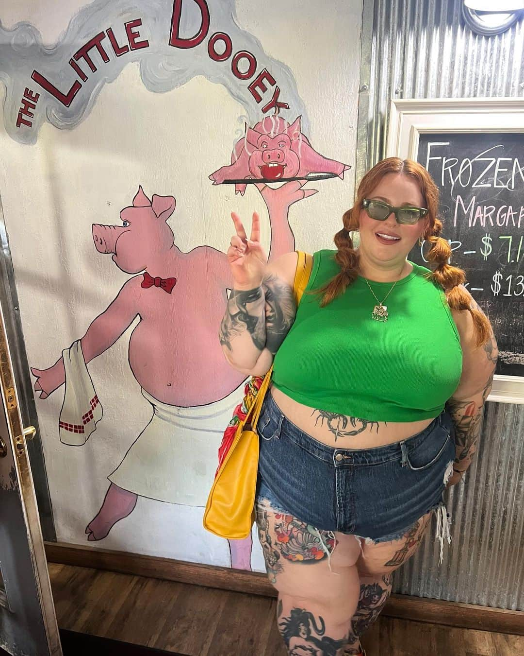 テス・ホリデーのインスタグラム：「Reunited with my ancestors 🤣🐷 I’ve officially been back home for almost 3 weeks & I love Mississippi & the food, &&& love my family (even tho parts of it have been difficult)🫠 BUT ready to get back to my bed/cats/my boo 😫  Big Sip photo dump pt 1:  1) 🐽 My aunt @kathyeggers_ took me to one of her favorite college spots growing up & it didn’t disappoint (swipe for proof)  2) Post pool selfies bc I haven’t used heat on my hair since I’ve been here & the humidity has my curls lookin adorbs 3) Watching my lil brother @hunterhoven be the best uncle ever NBD 4) Bo reminding y’all to not let your cowboys grow up to be racist 👏 tee by our friends at @tatefarmstx  5) My niece & I at the most delish Indian food in Hattiesburg MS of all places?! before she goes to college for the 1st time 🤯 loved u since u were itty bitty Allyiah! @rachael_rn12  6) Proof of said food & if you don’t like pickles I don’t like you! 7) My sweet niece & Bo playing with a puppy my dad found in a ditch 😭 they named her Angel🥹 8) Branding so good I’m pissed I didn’t think of it  9) Mississippi sunsets go hard !! 10) @monopolygo is ripping my family apart but we are celebrating the tiny victories!!!」