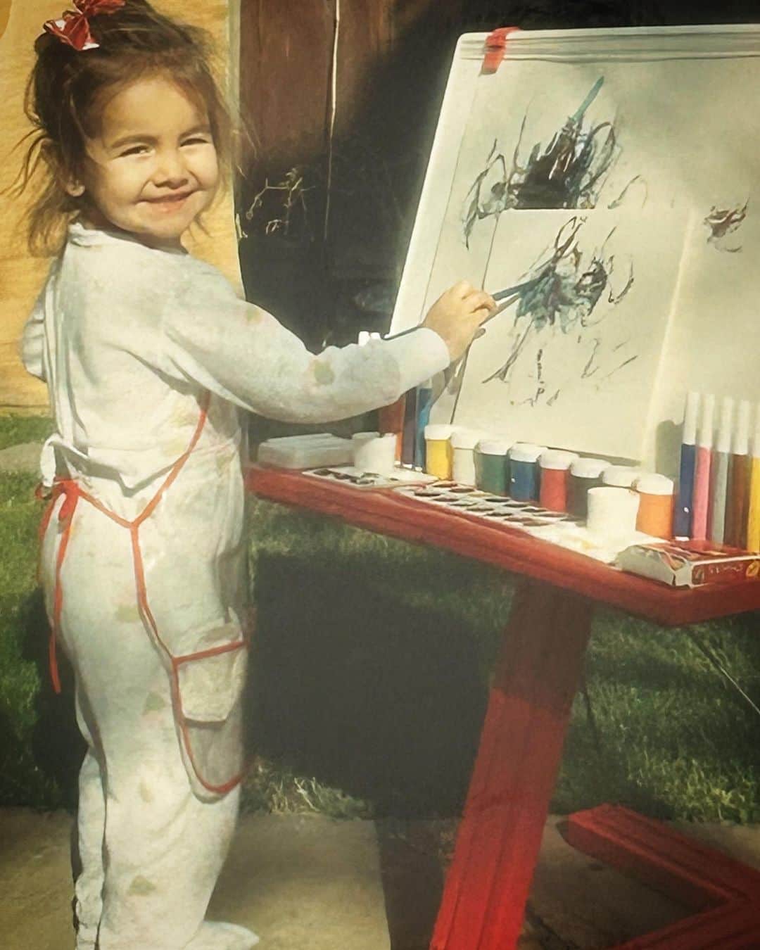 カミーラ・ベルのインスタグラム：「The painting skills also haven’t changed 🤪 #tbt #littlehooligan」