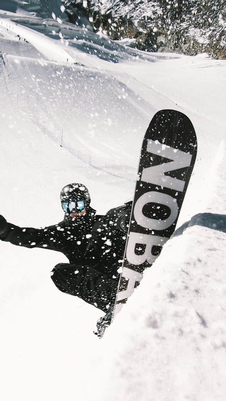 マックス・パロットのインスタグラム：「Can’t wait for more of this!!! 😍 That was in Australia at this time of the year, a couple years ago landing my first ever FS triple 14!! 🙌🏻  video: @renrob_ music: @modmaxx」