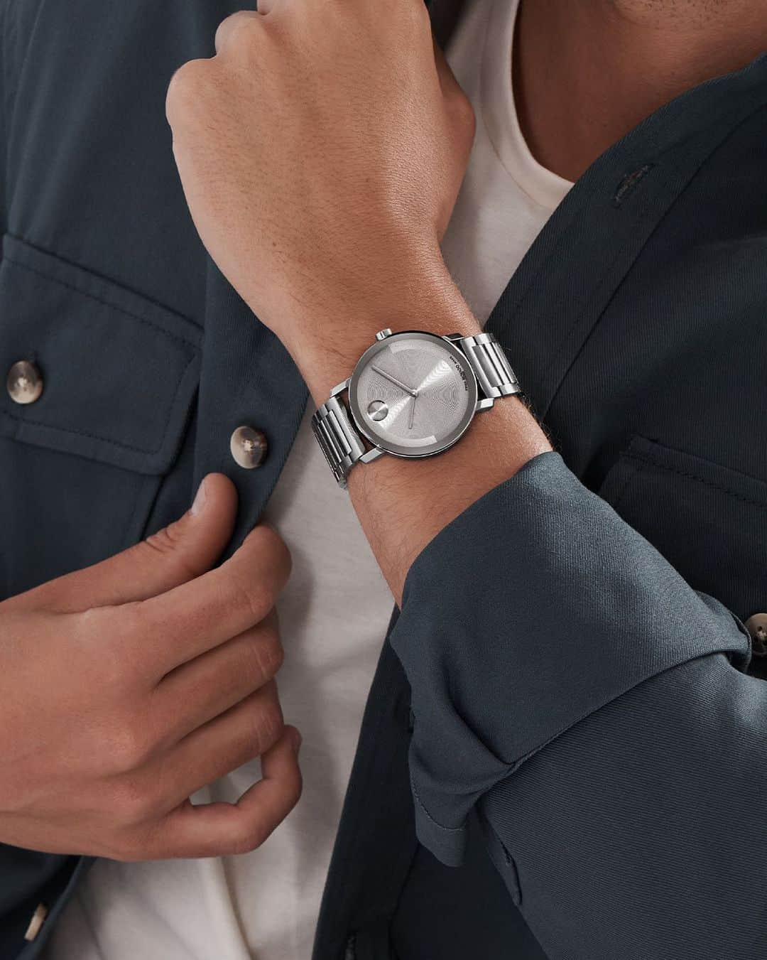 モバードのインスタグラム：「Meet time with a modern attitude. Introducing the #MovadoBold Evolution 2.0 featuring a flexible H-link bracelet in matching grey.  Now available on Movado.com」