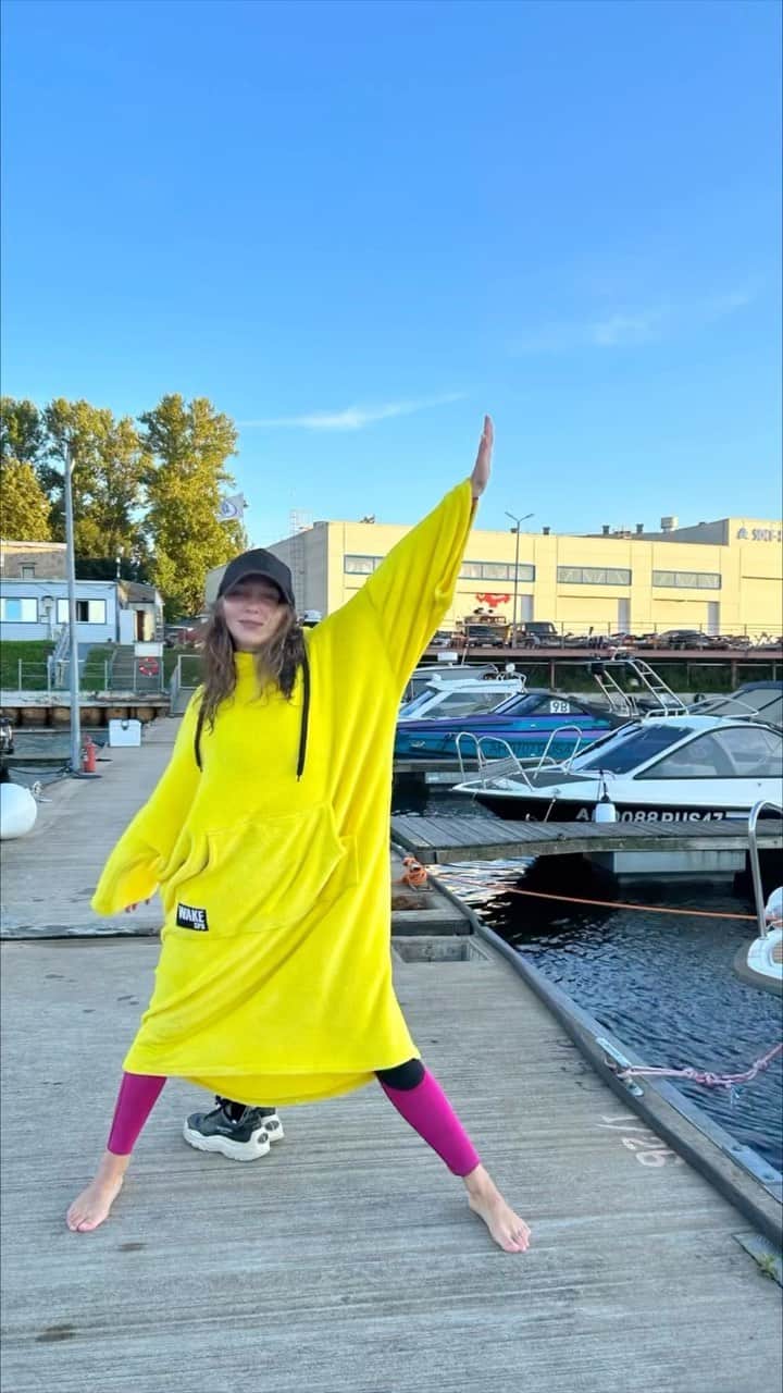 エリザベータ・トゥクタミシェワのインスタグラム：「Спасибо ребятам за крутой вечер! #wakespb #shuvaboards #вейксерфинг #вейксерф  #wakeskim #wakeskimboard #wakesurf #surf #вейксерфспб」