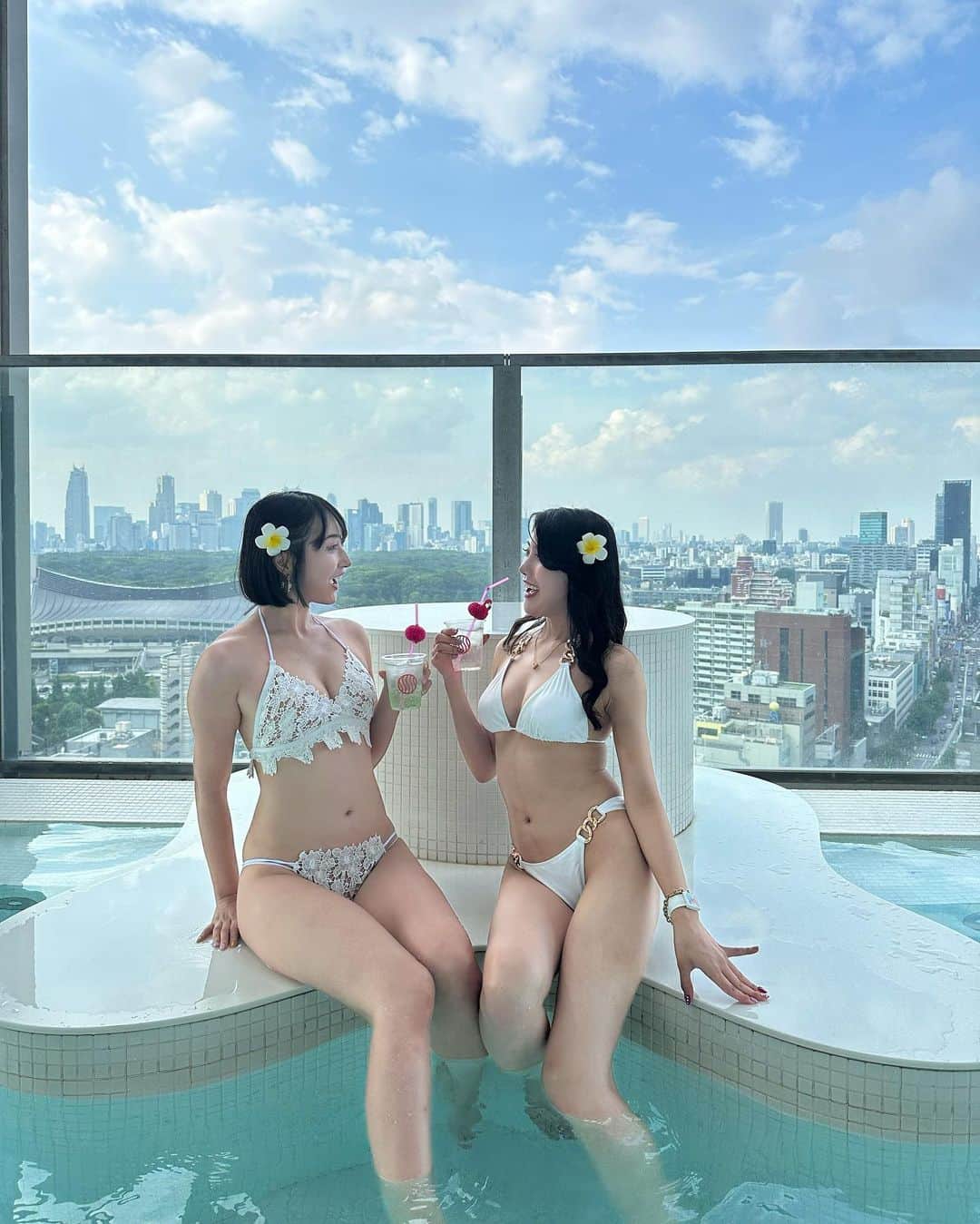 嘉瀬美月さんのインスタグラム写真 - (嘉瀬美月Instagram)「✨🫧✨🫧 ⁡ …………………………………………………… ⁡ ⁡ ⁡ リラさんと @oyu_rooftop  でプールとBARを堪能してきたよ💗🫧 ⁡ リラさんとお話していると時間があっという間で 本当に充実して楽しい時間だった🥰 ⁡ リラさんとは来週も遊べるから楽しみー！ また よろしくお願いします💗 ⁡ ⁡ ⁡ #portrait #Japanese #Japanesemodel #Asian #tokyomodel #ポートレート #ポートレートモデル #東京写真部 #東京モデル #東京ポートレート #サロンモデル #サロモ #フリーランスモデル #攝影 #寫真 #攝影日記 #人像攝影 #얼스타그램 #긴머리 #사진 #渋谷プール #ルーフトップ #SOAK #女子会 ⁡ ⁡ ……………………………………………………」8月18日 5時14分 - meeeeetamm