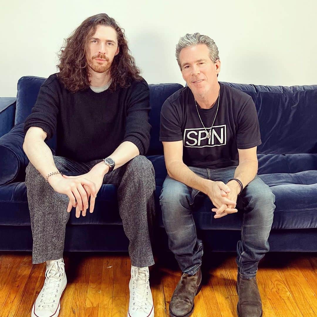 scottlippsのインスタグラム：「Take me to church! @hozier up next! New album drops tomorrow! Had an amazing conversation with this iconic Irish artist from beginning to present day @spinmag @lippsservicepod Drops 8/27 - brought to you by the all new @mackiegear #dlz creator. Thank you to the awesome team at @columbiarecords @kimboharris etc… #hozier #coming soon thank you @thedanielkohn and of course @matt_han_ra_han and @whitakermarisa 📸」