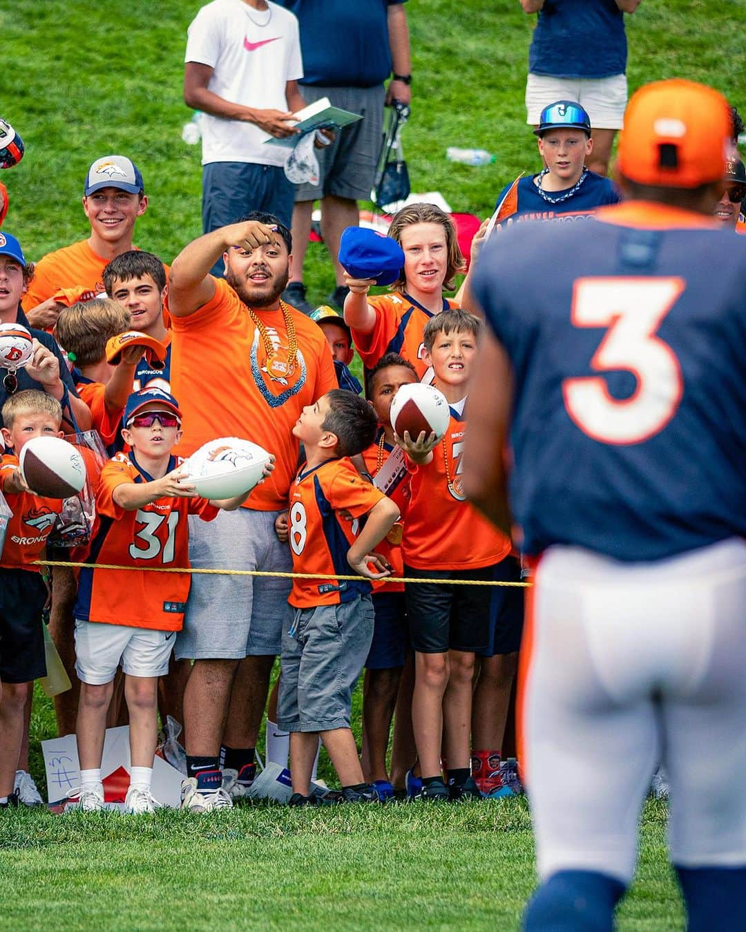 ラッセル・ウィルソンさんのインスタグラム写真 - (ラッセル・ウィルソンInstagram)「All love #BroncosCountry 🧡💙. See y’all 9/10! Go Broncos!!」8月18日 5時27分 - dangerusswilson