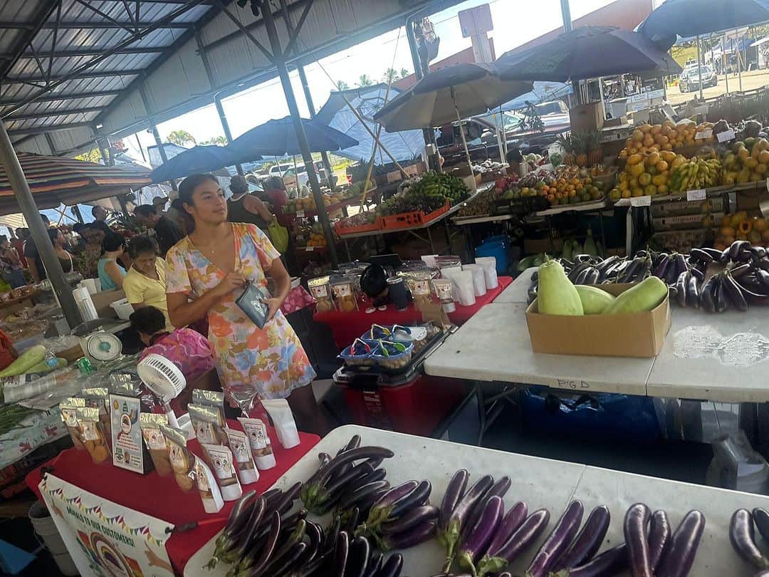 佐竹晃さんのインスタグラム写真 - (佐竹晃Instagram)「The catch of the day at the Hilo farmer’s market!! The big island, Hawaii」8月18日 5時40分 - akirasatake