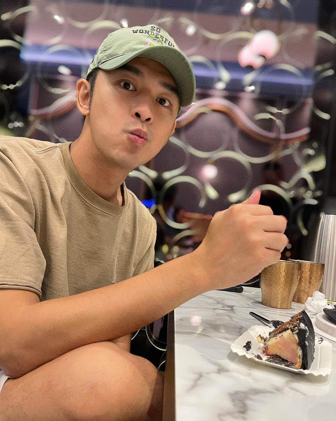 チェン・ボーリンのインスタグラム：「🎩🪶🎂 ８月生日月👀🌞🌝」