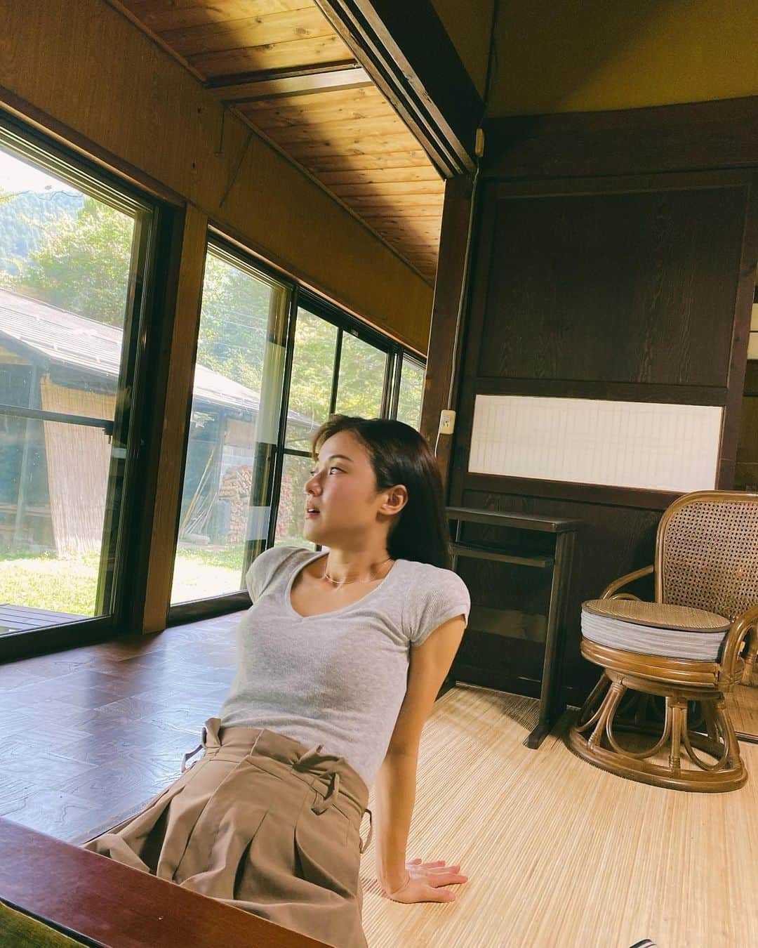 のインスタグラム：「🫧  ふぅ。 ひと休み、ひと休み〜  #なつやすみ #田舎に帰ってきました風 #だけどお蕎麦屋さん」