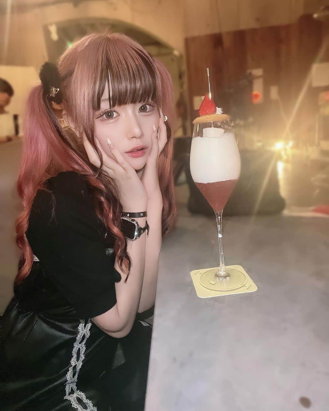 のインスタグラム：「ましゅまろやいた🔥 #ankrouge #アンクルージュ #渋谷カフェ #渋谷 #渋谷グルメ #カフェ巡り #カフェ #いちごミルク #musch #マシュマロ #地雷系女子 #地雷女 #地雷メイク #地雷系 #隠しきれないヲタク #自撮り界隈 #いいね返し #自発ください #アパレル店員 #ピンクヘアー #ツインテール #派手髪」