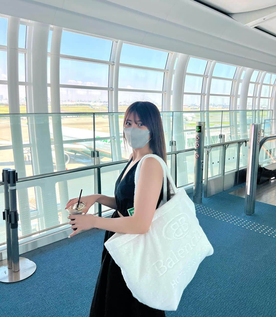 山岸逢花のインスタグラム：「再び台湾へ🇹🇼いってきます✈️ 今回はS2Oというイベントに参加してきます！ 水かけまくって踊って楽しんでくる👙  我再次去台灣♡ 8月19，20號、我参加”S2O台北”！！ 我期待見到你們🌈」