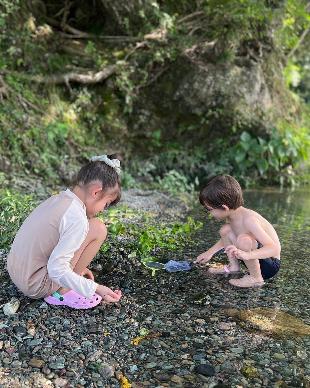 ウィリアムさんのインスタグラム写真 - (ウィリアムInstagram)「🩵  今日も川に遊びに行きました 夏休み最後の川💦💦  川魚は動きがすごく速くて 捕まえられず、小魚とおたまじゃくしとタニシを捕まえました🤣  楽しい夏休みだったな🌻 明日からは都内に戻ります👍🏻  #川遊び #ウィリアム #男の子ベビー #ハーフキッズ #キッズモデル #モニターモデル #男の子 #男の子ママ #姉弟 #男の子コーデ #babyboy #遠視キッズ #弱視 #弱視遠視 #ウィリー #instababy #ベビフル #子ども服 #プチプラコーデ #ママノワ #ママカメラ #親バカ部  #4歳キッズ  #こどものいる暮らし」8月18日 16時07分 - william.2019j