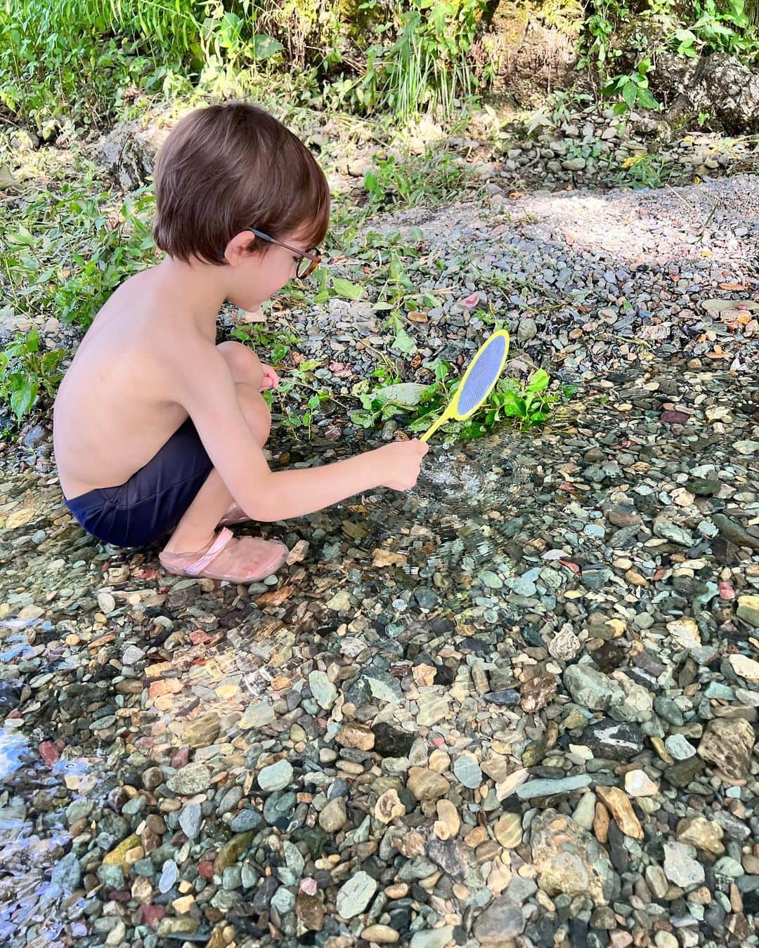 ウィリアムさんのインスタグラム写真 - (ウィリアムInstagram)「🩵  今日も川に遊びに行きました 夏休み最後の川💦💦  川魚は動きがすごく速くて 捕まえられず、小魚とおたまじゃくしとタニシを捕まえました🤣  楽しい夏休みだったな🌻 明日からは都内に戻ります👍🏻  #川遊び #ウィリアム #男の子ベビー #ハーフキッズ #キッズモデル #モニターモデル #男の子 #男の子ママ #姉弟 #男の子コーデ #babyboy #遠視キッズ #弱視 #弱視遠視 #ウィリー #instababy #ベビフル #子ども服 #プチプラコーデ #ママノワ #ママカメラ #親バカ部  #4歳キッズ  #こどものいる暮らし」8月18日 16時07分 - william.2019j